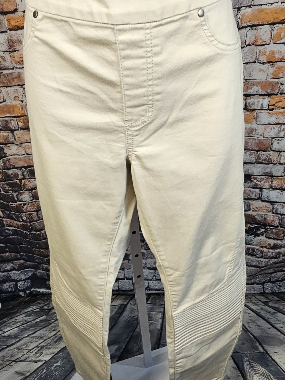 Tribal Pull On Moto Crop Pants Women's Size 10 Cream Stretch Utility Casual